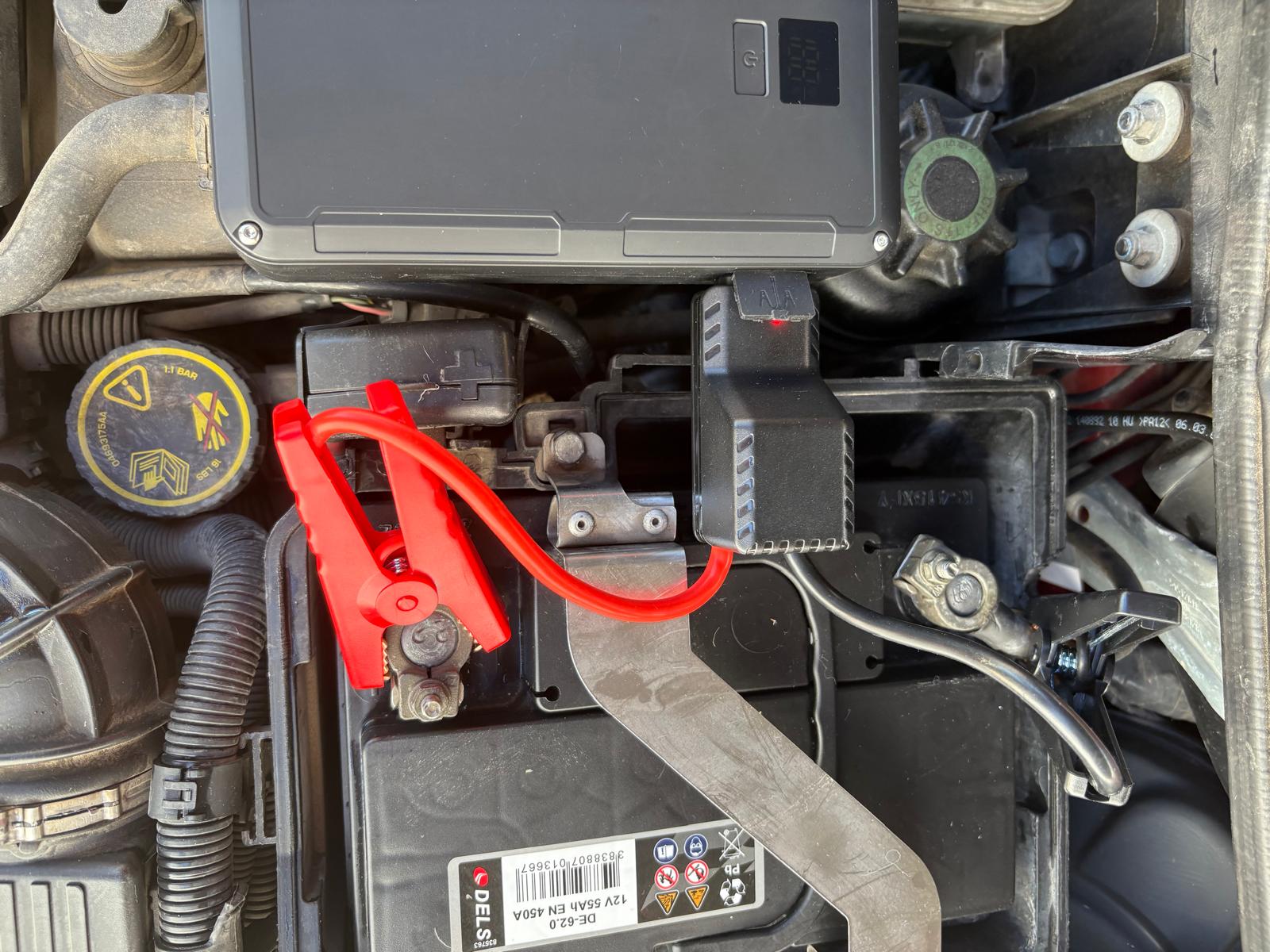 Jump Starter Arrancador de Baterías Portátil Inuitz - 1200A para Coche, Moto y Camión con Power Bank 100W, Carga Rápida Type-C y Linterna LED