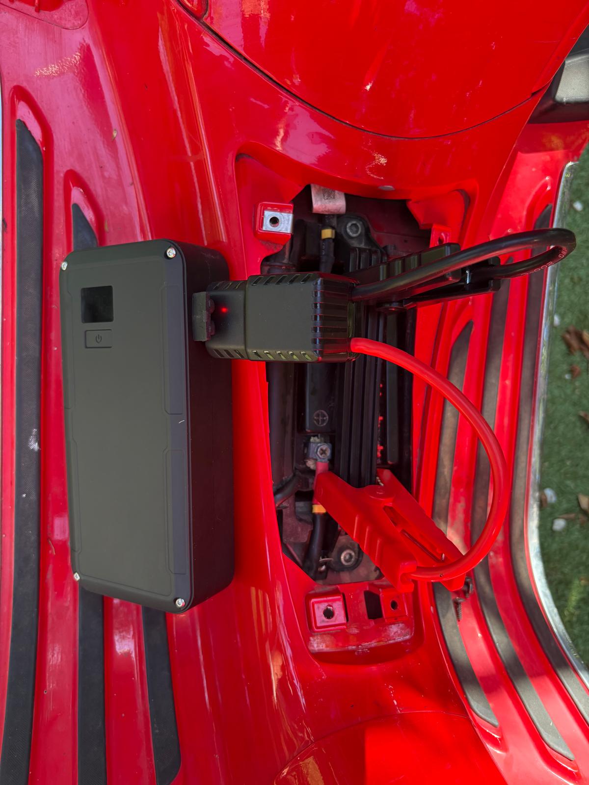 Jump Starter Arrancador de Baterías Portátil Inuitz - 1200A para Coche, Moto y Camión con Power Bank 100W, Carga Rápida Type-C y Linterna LED