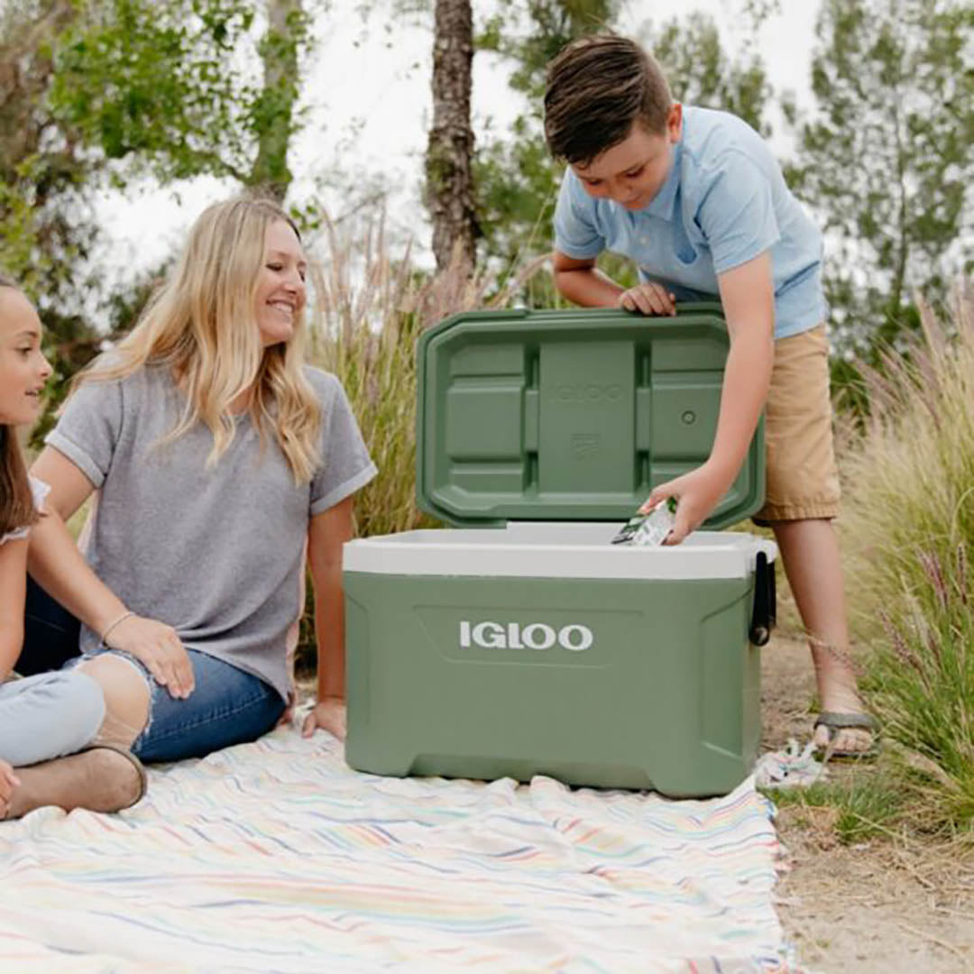 nevera portatil igloo latitude 52 ecocool en uso