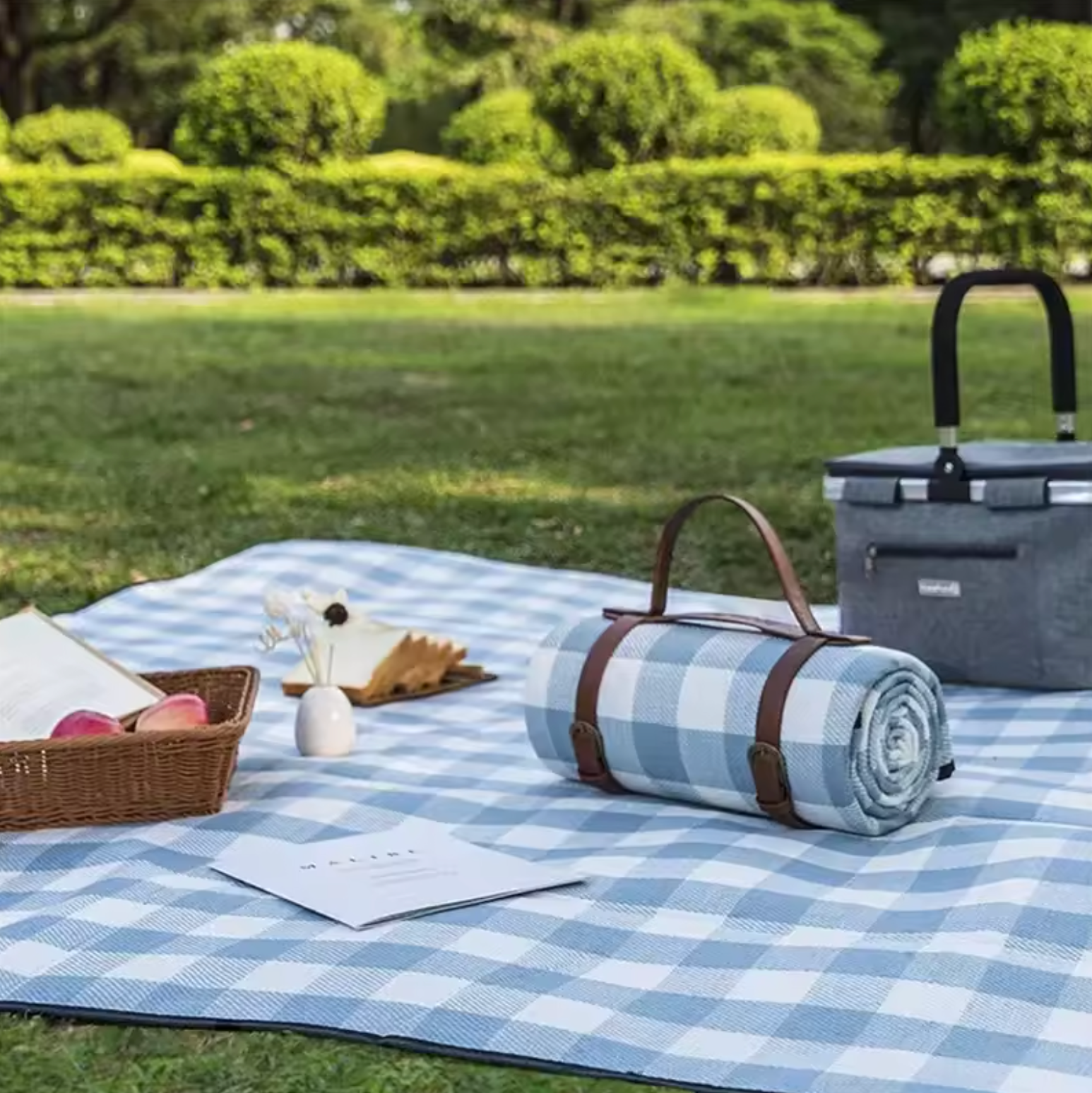Esterilla impermeable celeste para camping